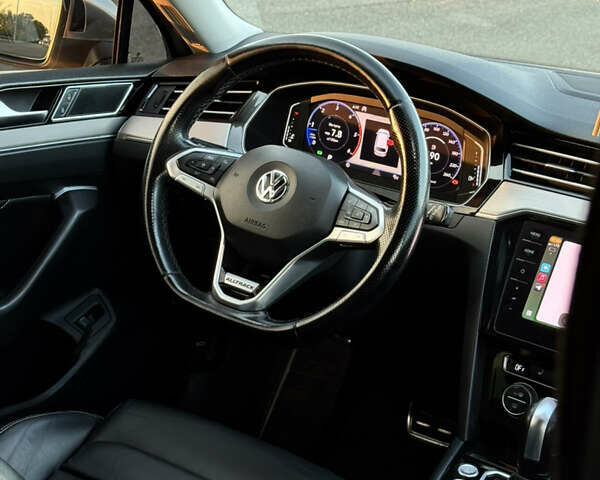 Серый Фольксваген Пассат, объемом двигателя 1.97 л и пробегом 275 тыс. км за 24850 $, фото 26 на Automoto.ua