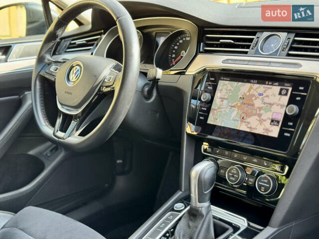 Фольксваген Пассат 2019 в Ужгороде на Automoto.ua Серый Фольксваген Пассат, объемом двигателя 1.97 л и пробегом 243 тыс. км за 18300 $, фото 48 на Automoto.ua