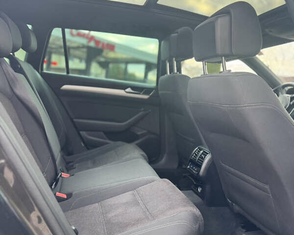 Серый Фольксваген Пассат, объемом двигателя 1.97 л и пробегом 276 тыс. км за 18500 $, фото 19 на Automoto.ua