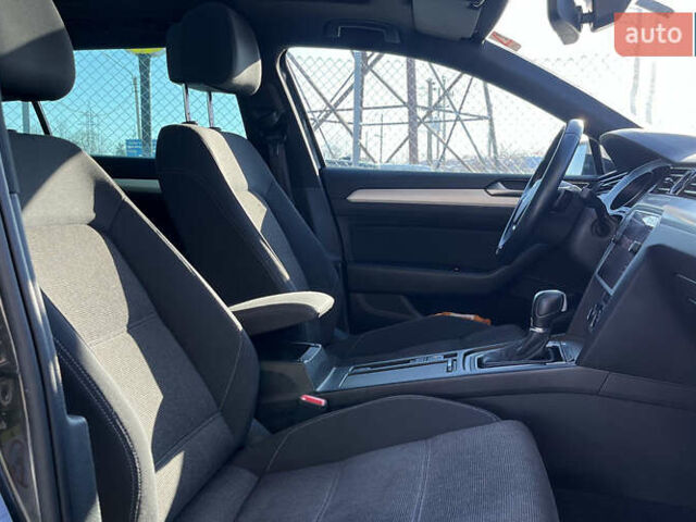 Серый Фольксваген Пассат, объемом двигателя 1.97 л и пробегом 276 тыс. км за 18200 $, фото 16 на Automoto.ua