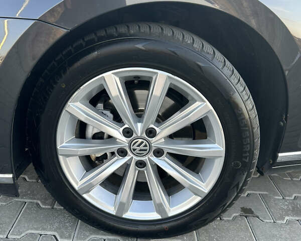 Сірий Фольксваген Пассат, об'ємом двигуна 1.6 л та пробігом 281 тис. км за 15999 $, фото 8 на Automoto.ua