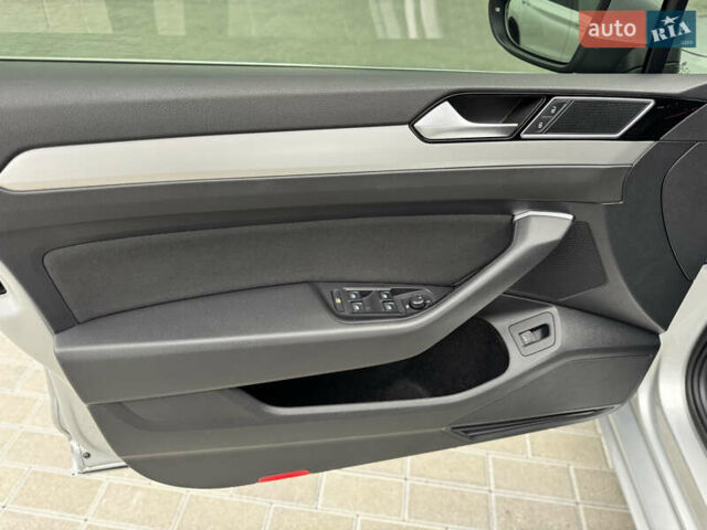 Сірий Фольксваген Пассат, об'ємом двигуна 2 л та пробігом 281 тис. км за 17500 $, фото 44 на Automoto.ua