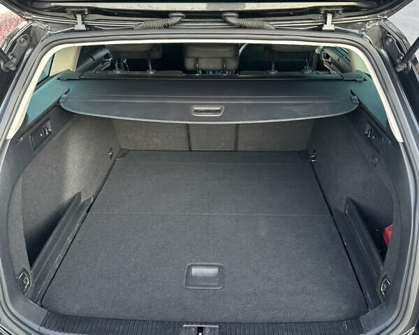 Сірий Фольксваген Пассат, об'ємом двигуна 1.6 л та пробігом 281 тис. км за 15999 $, фото 13 на Automoto.ua