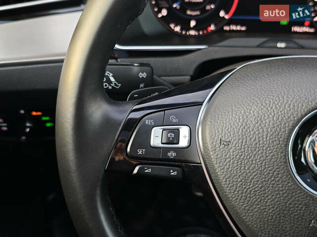 Сірий Фольксваген Пассат, об'ємом двигуна 2 л та пробігом 196 тис. км за 20999 $, фото 26 на Automoto.ua