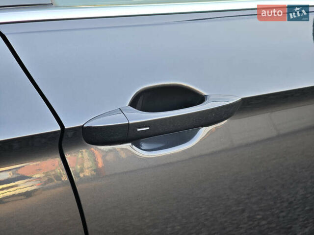 Сірий Фольксваген Пассат, об'ємом двигуна 2 л та пробігом 196 тис. км за 20999 $, фото 13 на Automoto.ua