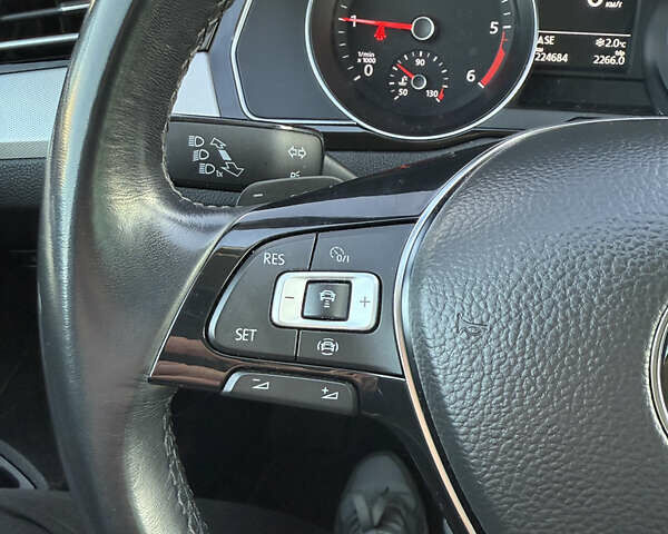 Сірий Фольксваген Пассат, об'ємом двигуна 2 л та пробігом 221 тис. км за 16500 $, фото 43 на Automoto.ua