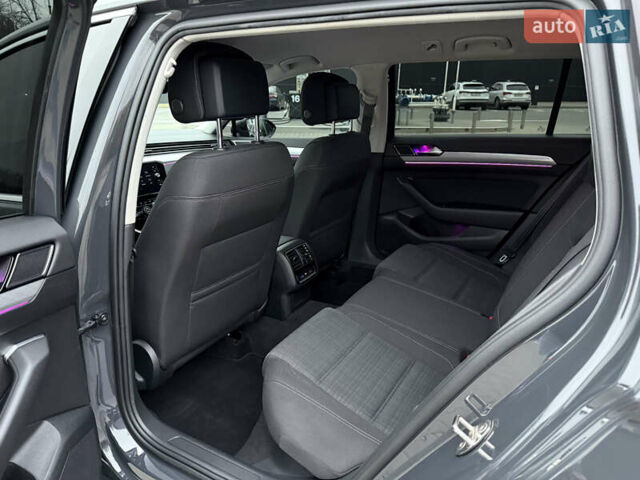 Сірий Фольксваген Пассат, об'ємом двигуна 2 л та пробігом 269 тис. км за 18750 $, фото 28 на Automoto.ua