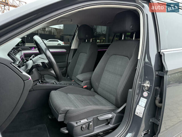 Сірий Фольксваген Пассат, об'ємом двигуна 2 л та пробігом 269 тис. км за 18750 $, фото 12 на Automoto.ua