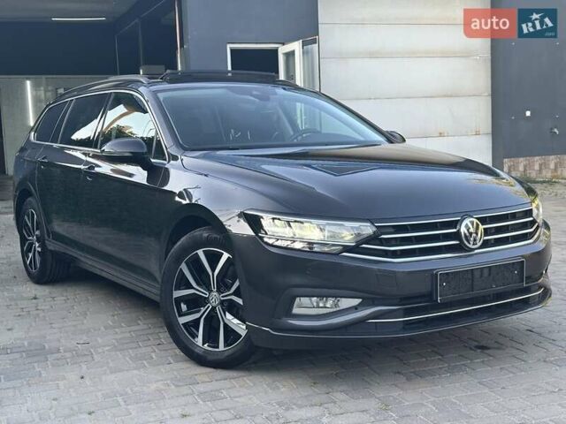 Серый Фольксваген Пассат, объемом двигателя 1.97 л и пробегом 188 тыс. км за 22700 $, фото 1 на Automoto.ua