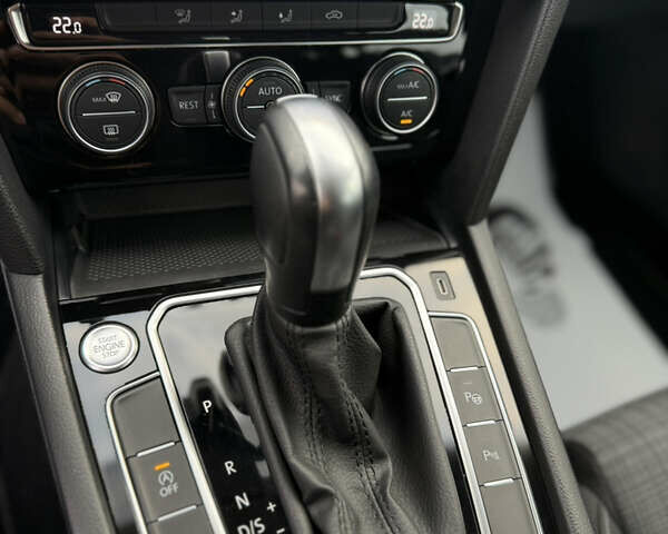 Серый Фольксваген Пассат, объемом двигателя 1.6 л и пробегом 197 тыс. км за 18499 $, фото 9 на Automoto.ua