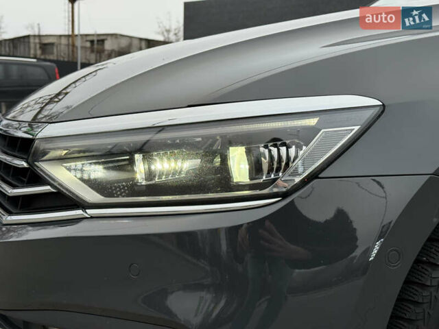 Сірий Фольксваген Пассат, об'ємом двигуна 2 л та пробігом 269 тис. км за 18750 $, фото 26 на Automoto.ua