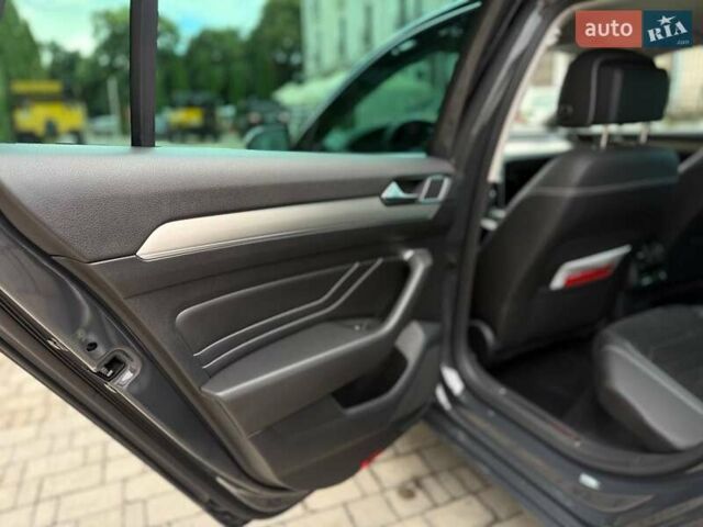 Фольксваген Пассат 2020 в Ужгороде на Automoto.ua Серый Фольксваген Пассат, объемом двигателя 1.97 л и пробегом 190 тыс. км за 20999 $, фото 17 на Automoto.ua