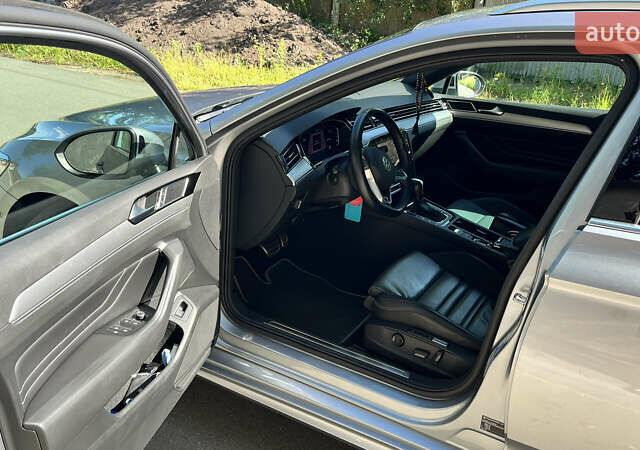 Серый Фольксваген Пассат, объемом двигателя 1.97 л и пробегом 176 тыс. км за 27900 $, фото 15 на Automoto.ua