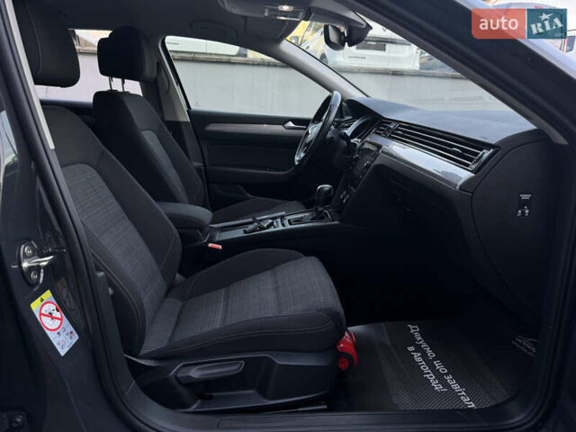 Серый Фольксваген Пассат, объемом двигателя 2 л и пробегом 220 тыс. км за 19800 $, фото 85 на Automoto.ua