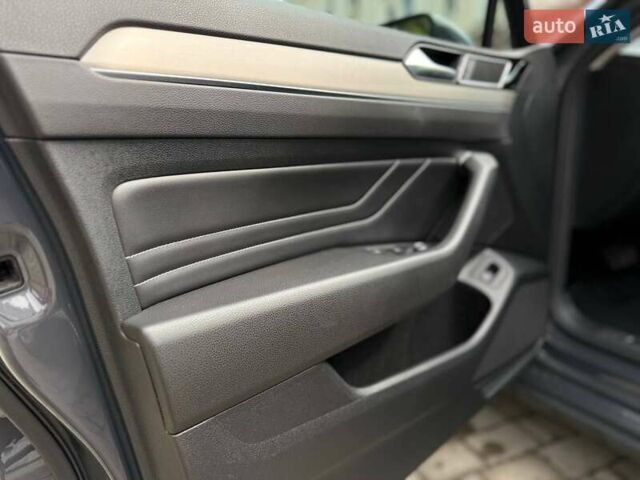 Фольксваген Пассат 2020 в Ужгороде на Automoto.ua Серый Фольксваген Пассат, объемом двигателя 1.97 л и пробегом 190 тыс. км за 20999 $, фото 32 на Automoto.ua