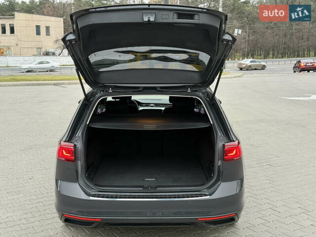 Сірий Фольксваген Пассат, об'ємом двигуна 2 л та пробігом 269 тис. км за 18750 $, фото 33 на Automoto.ua