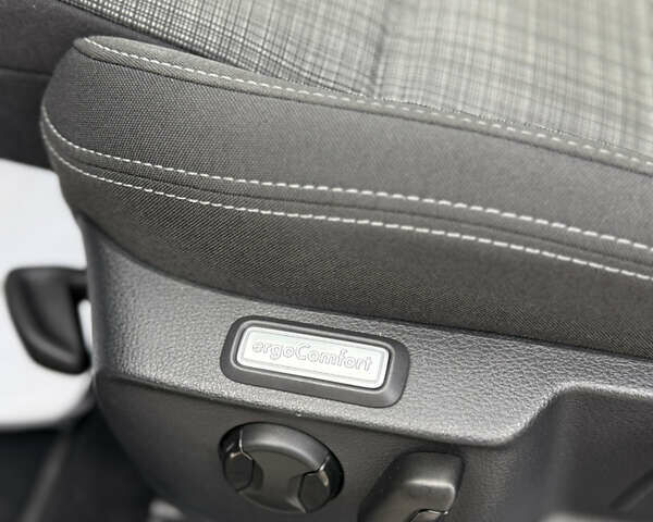 Серый Фольксваген Пассат, объемом двигателя 1.6 л и пробегом 197 тыс. км за 18499 $, фото 7 на Automoto.ua