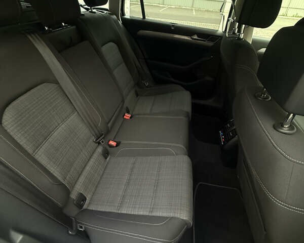 Серый Фольксваген Пассат, объемом двигателя 1.6 л и пробегом 197 тыс. км за 18499 $, фото 19 на Automoto.ua