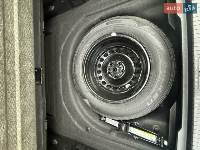 Серый Фольксваген Пассат, объемом двигателя 1.6 л и пробегом 197 тыс. км за 18499 $, фото 24 на Automoto.ua