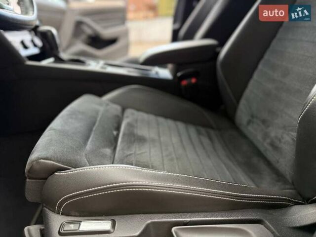 Фольксваген Пассат 2020 в Ужгороде на Automoto.ua Серый Фольксваген Пассат, объемом двигателя 1.97 л и пробегом 190 тыс. км за 20999 $, фото 5 на Automoto.ua