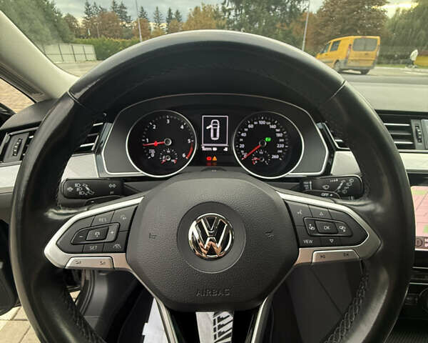 Серый Фольксваген Пассат, объемом двигателя 1.6 л и пробегом 197 тыс. км за 18499 $, фото 8 на Automoto.ua