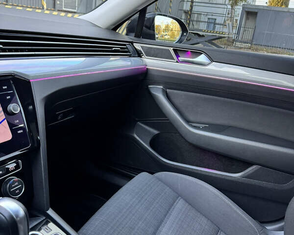 Серый Фольксваген Пассат, объемом двигателя 1.97 л и пробегом 265 тыс. км за 22300 $, фото 27 на Automoto.ua