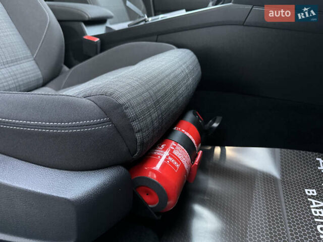 Серый Фольксваген Пассат, объемом двигателя 2 л и пробегом 220 тыс. км за 19800 $, фото 86 на Automoto.ua