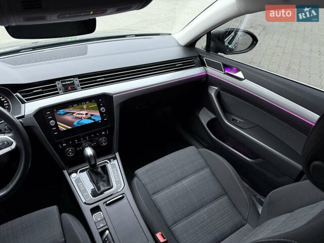 Сірий Фольксваген Пассат, об'ємом двигуна 2 л та пробігом 269 тис. км за 18750 $, фото 32 на Automoto.ua