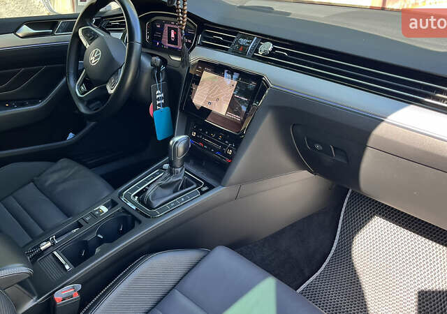 Серый Фольксваген Пассат, объемом двигателя 1.97 л и пробегом 176 тыс. км за 27900 $, фото 34 на Automoto.ua