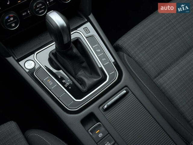 Сірий Фольксваген Пассат, об'ємом двигуна 2 л та пробігом 269 тис. км за 18750 $, фото 20 на Automoto.ua