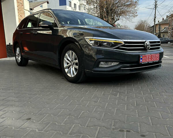 Серый Фольксваген Пассат, объемом двигателя 2 л и пробегом 185 тыс. км за 20900 $, фото 1 на Automoto.ua