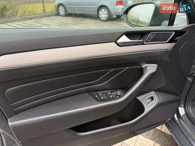 Серый Фольксваген Пассат, объемом двигателя 1.97 л и пробегом 220 тыс. км за 20990 $, фото 23 на Automoto.ua