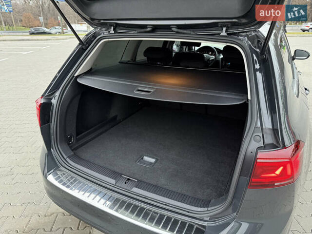 Сірий Фольксваген Пассат, об'ємом двигуна 2 л та пробігом 269 тис. км за 18750 $, фото 34 на Automoto.ua