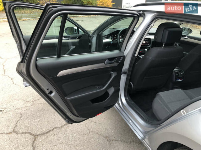 Серый Фольксваген Пассат, объемом двигателя 1.97 л и пробегом 185 тыс. км за 22950 $, фото 53 на Automoto.ua