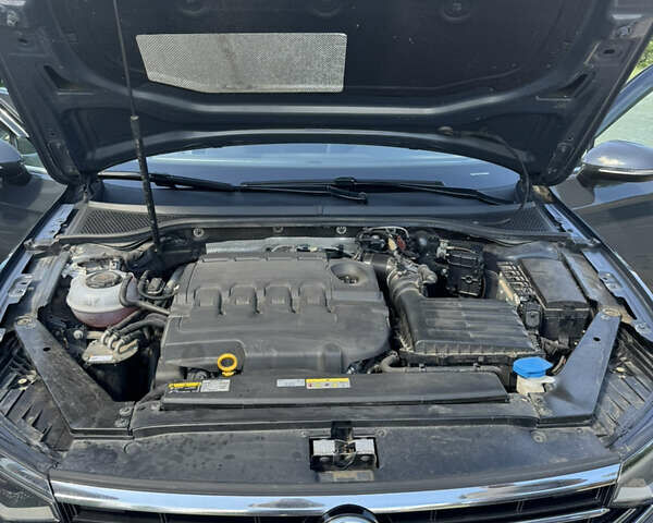 Серый Фольксваген Пассат, объемом двигателя 1.97 л и пробегом 185 тыс. км за 28000 $, фото 18 на Automoto.ua