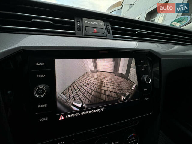 Серый Фольксваген Пассат, объемом двигателя 2 л и пробегом 220 тыс. км за 19800 $, фото 58 на Automoto.ua
