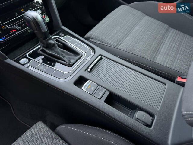 Серый Фольксваген Пассат, объемом двигателя 2 л и пробегом 170 тыс. км за 21900 $, фото 22 на Automoto.ua