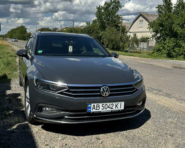 Серый Фольксваген Пассат, объемом двигателя 1.97 л и пробегом 185 тыс. км за 28000 $, фото 2 на Automoto.ua