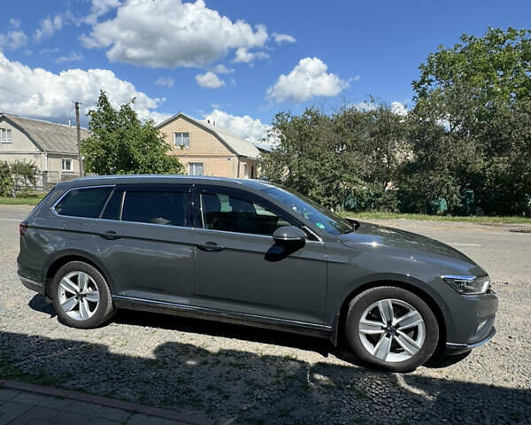 Серый Фольксваген Пассат, объемом двигателя 1.97 л и пробегом 185 тыс. км за 28000 $, фото 4 на Automoto.ua