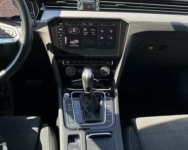 Серый Фольксваген Пассат, объемом двигателя 1.97 л и пробегом 170 тыс. км за 22200 $, фото 13 на Automoto.ua