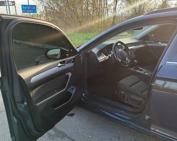 Серый Фольксваген Пассат, объемом двигателя 2 л и пробегом 260 тыс. км за 19281 $, фото 16 на Automoto.ua