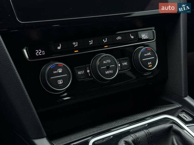 Сірий Фольксваген Пассат, об'ємом двигуна 2 л та пробігом 269 тис. км за 18750 $, фото 19 на Automoto.ua