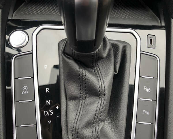 Серый Фольксваген Пассат, объемом двигателя 1.97 л и пробегом 185 тыс. км за 22950 $, фото 44 на Automoto.ua