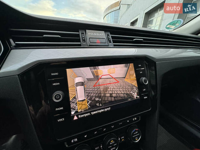 Серый Фольксваген Пассат, объемом двигателя 2 л и пробегом 220 тыс. км за 19800 $, фото 56 на Automoto.ua