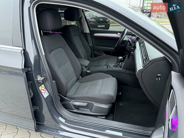 Сірий Фольксваген Пассат, об'ємом двигуна 2 л та пробігом 269 тис. км за 18750 $, фото 39 на Automoto.ua