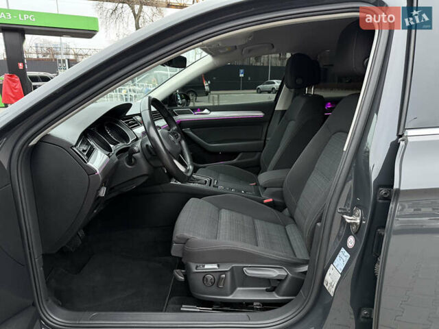 Сірий Фольксваген Пассат, об'ємом двигуна 2 л та пробігом 269 тис. км за 18750 $, фото 11 на Automoto.ua