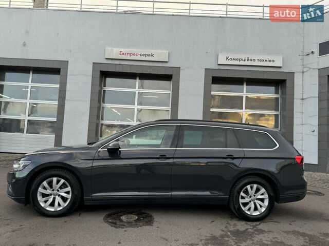 Серый Фольксваген Пассат, объемом двигателя 2 л и пробегом 220 тыс. км за 19800 $, фото 6 на Automoto.ua