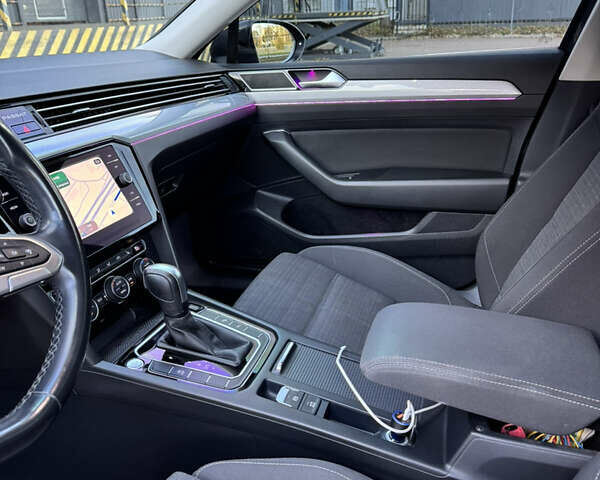 Серый Фольксваген Пассат, объемом двигателя 1.97 л и пробегом 265 тыс. км за 22300 $, фото 31 на Automoto.ua