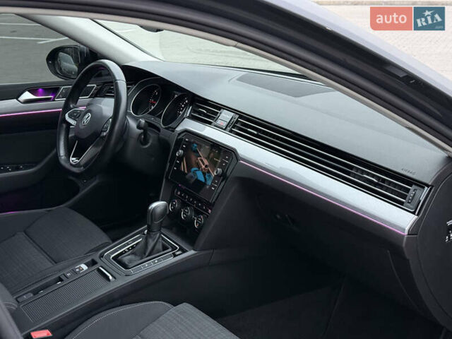 Сірий Фольксваген Пассат, об'ємом двигуна 2 л та пробігом 269 тис. км за 18750 $, фото 40 на Automoto.ua