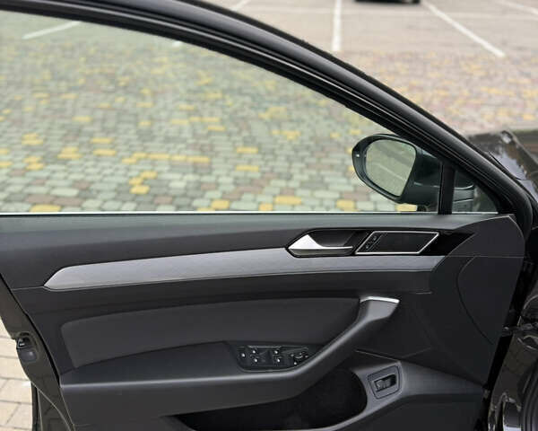 Серый Фольксваген Пассат, объемом двигателя 1.6 л и пробегом 197 тыс. км за 18499 $, фото 5 на Automoto.ua